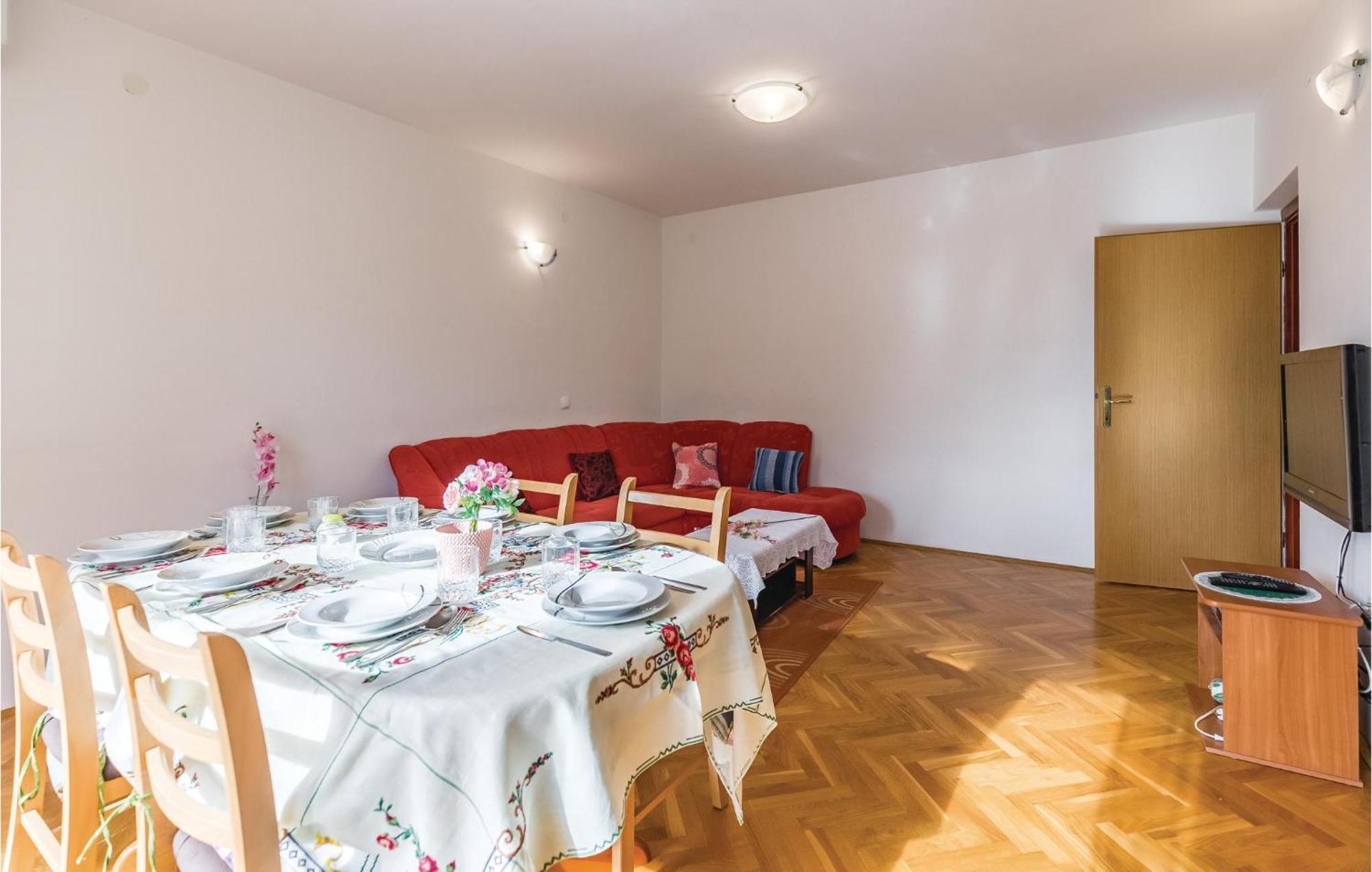 6 Bedroom Nice Home In Segotici Экстерьер фото