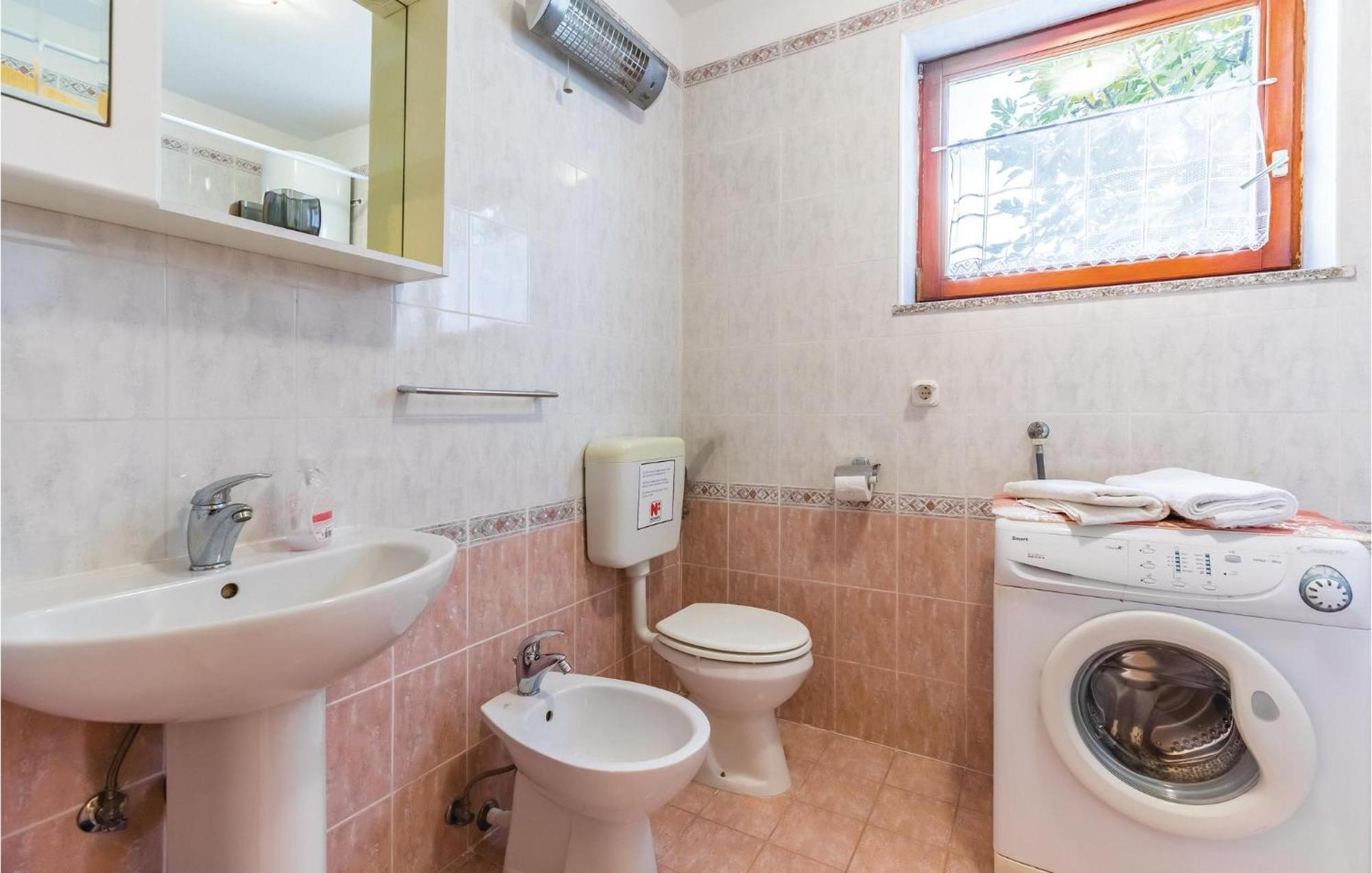 6 Bedroom Nice Home In Segotici Экстерьер фото