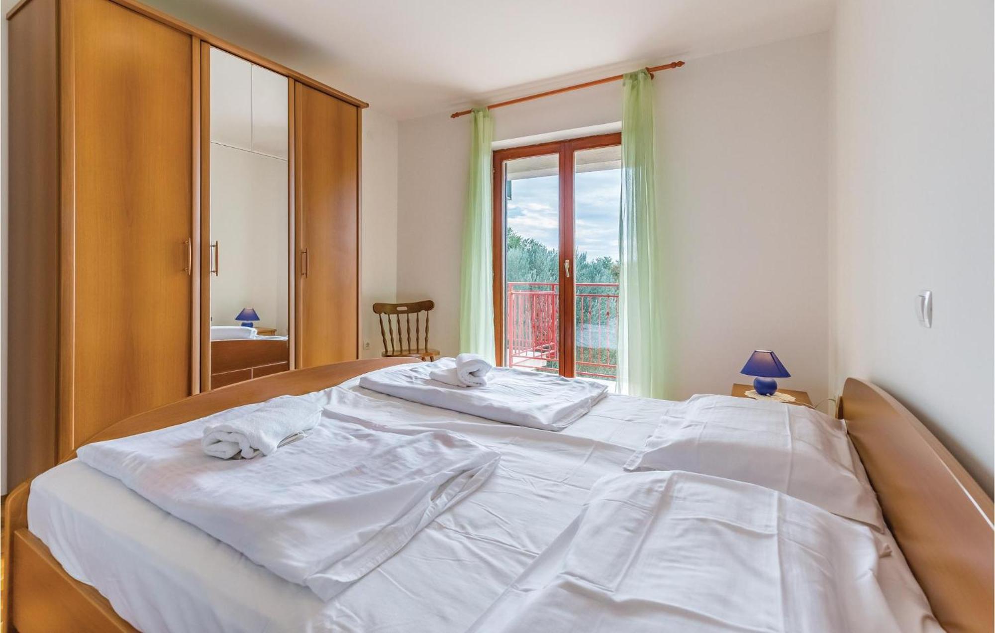 6 Bedroom Nice Home In Segotici Экстерьер фото