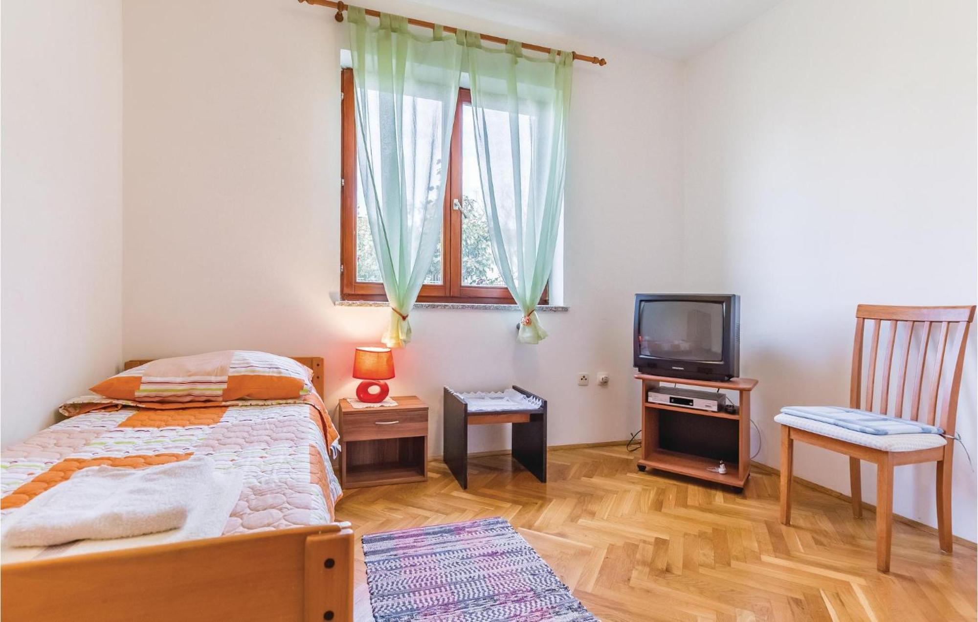 6 Bedroom Nice Home In Segotici Экстерьер фото